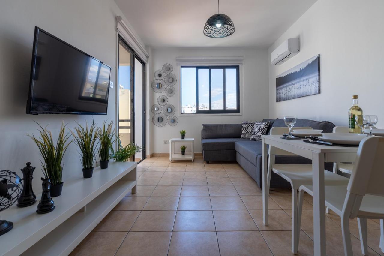 Polyn 1- Bedroom Apartment In ラルナカ エクステリア 写真