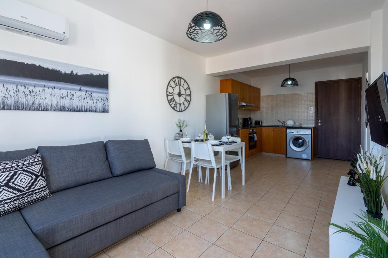Polyn 1- Bedroom Apartment In ラルナカ エクステリア 写真