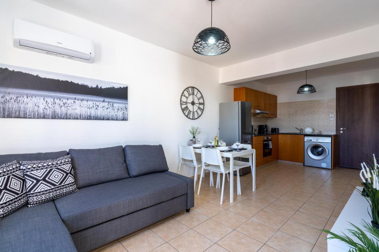 Polyn 1- Bedroom Apartment In ラルナカ エクステリア 写真