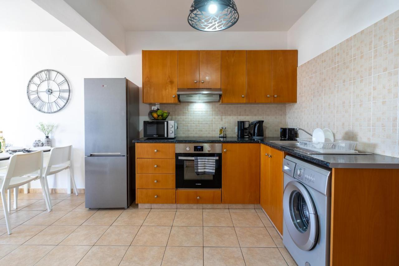Polyn 1- Bedroom Apartment In ラルナカ エクステリア 写真