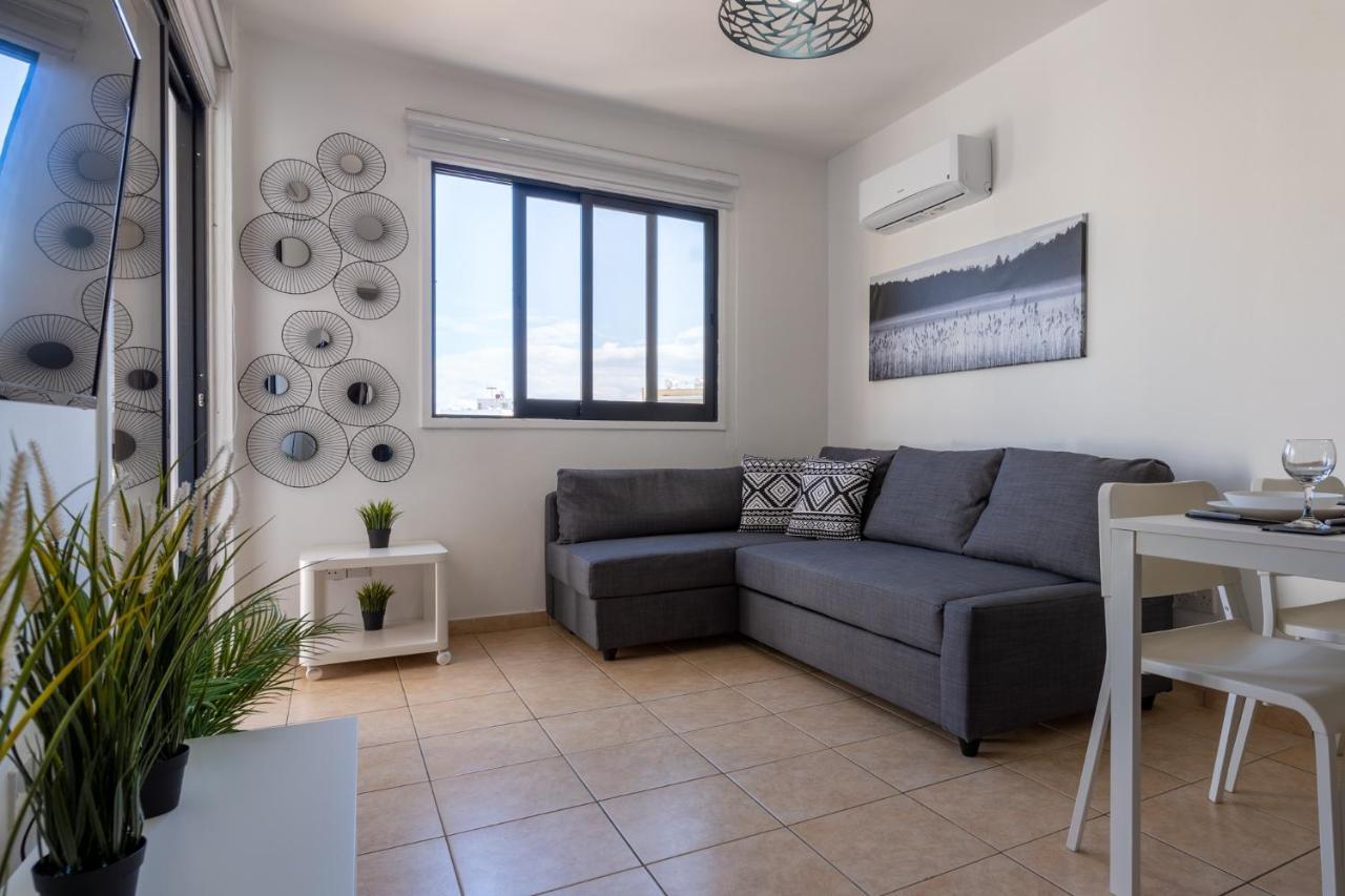 Polyn 1- Bedroom Apartment In ラルナカ エクステリア 写真