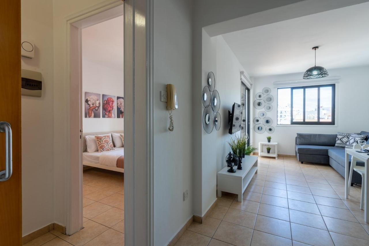 Polyn 1- Bedroom Apartment In ラルナカ エクステリア 写真