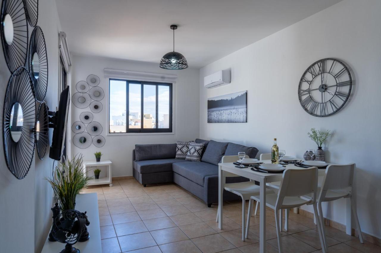 Polyn 1- Bedroom Apartment In ラルナカ エクステリア 写真